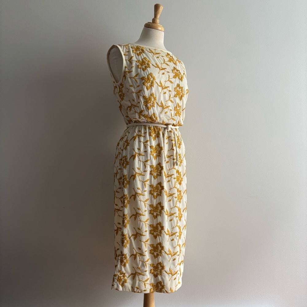 Vintage 1960s Golden Floral and Cream Sleeveless Dress - Picture 4 of 10